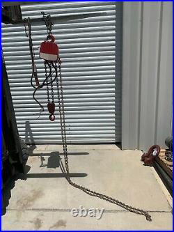 Dayton Electric Chain Hoist 9N100B (20 ft lift) 3 phase power