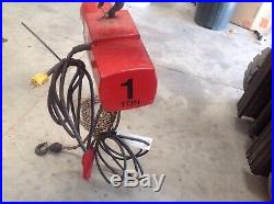 Milwaukee 1 Ton Electric Chain Hoist Model 9568. Single Phase 115 Volt